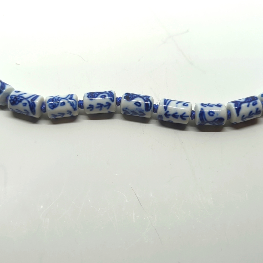 Vintage Floral Blue and White Porcelain Barrel Export Beads Necklace - Picture 8 of 13